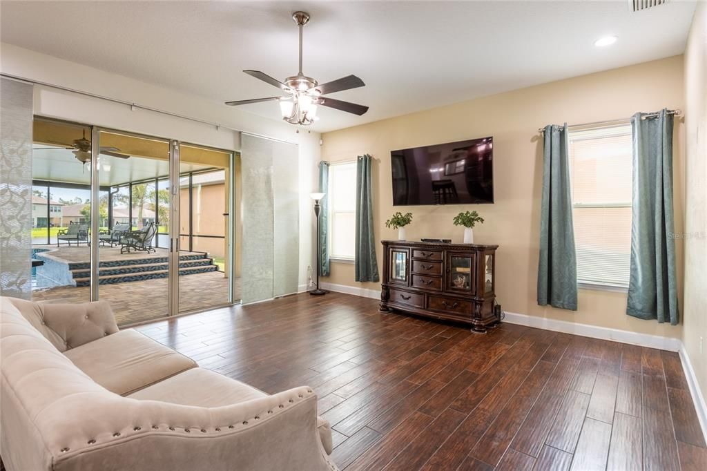 For Sale: $625,000 (4 beds, 4 baths, 3277 Square Feet)