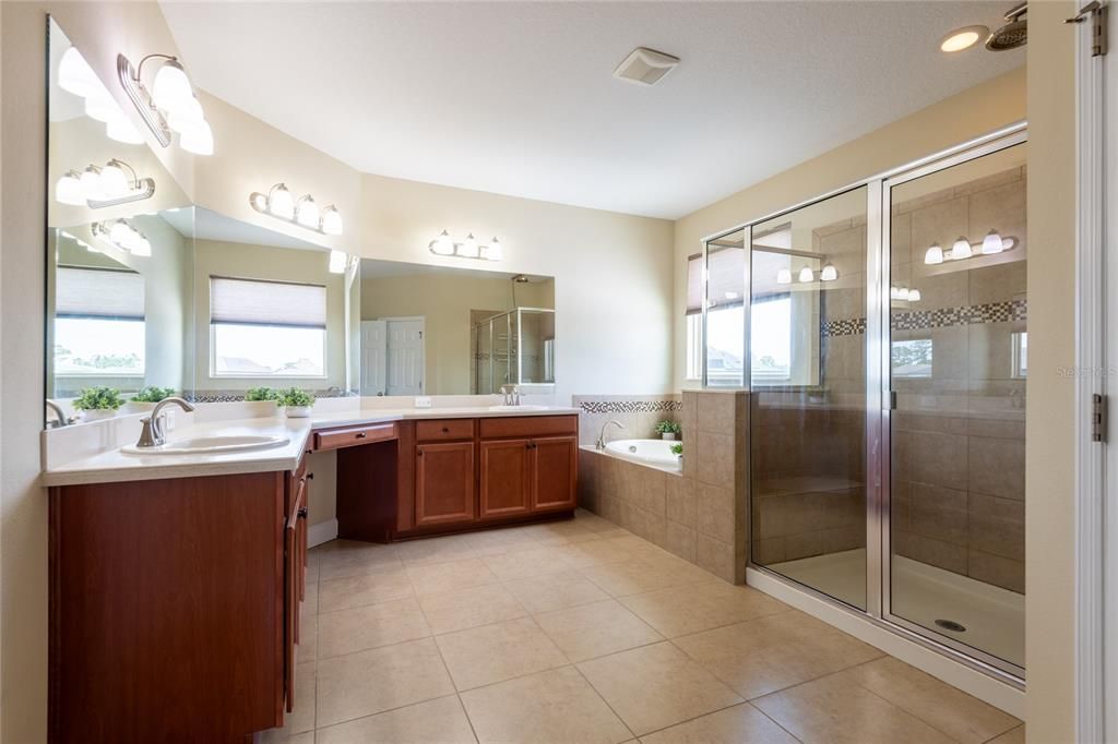 For Sale: $625,000 (4 beds, 4 baths, 3277 Square Feet)