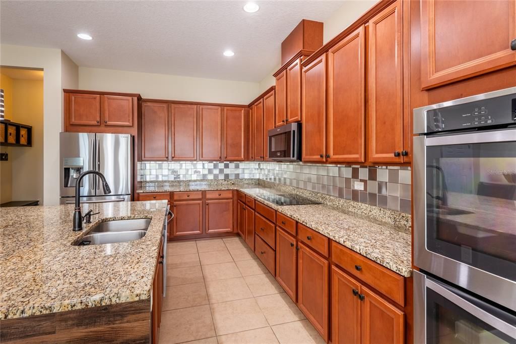 For Sale: $625,000 (4 beds, 4 baths, 3277 Square Feet)