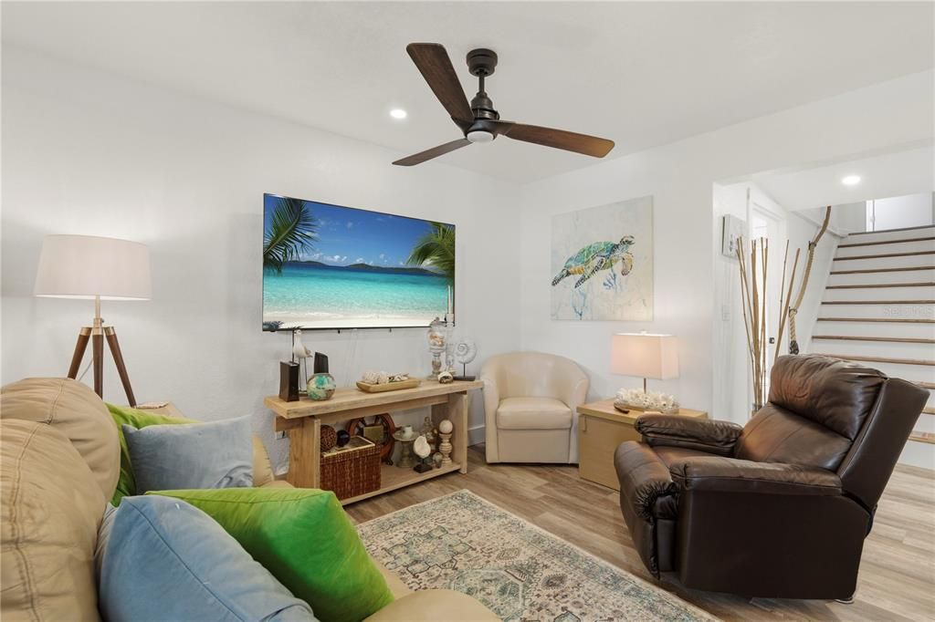 For Sale: $450,000 (3 beds, 3 baths, 1300 Square Feet)