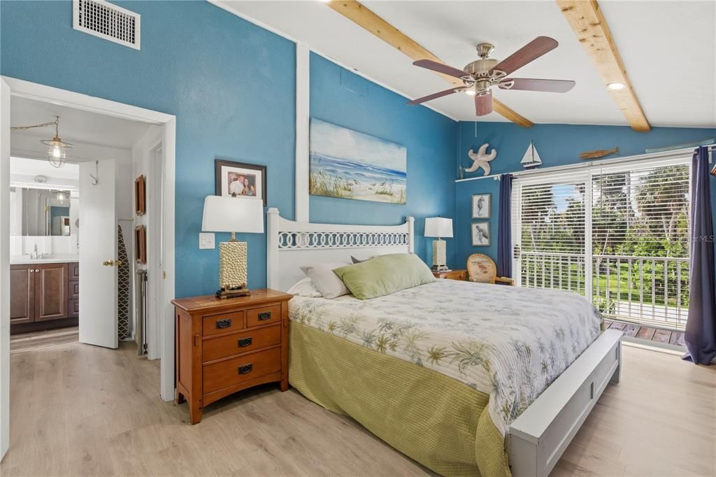 For Sale: $450,000 (3 beds, 3 baths, 1300 Square Feet)