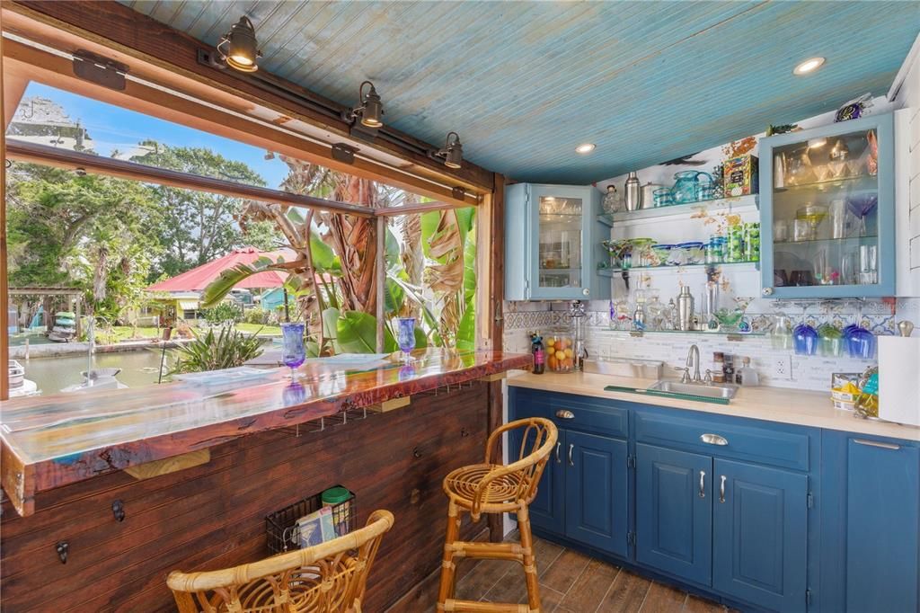 For Sale: $450,000 (3 beds, 3 baths, 1300 Square Feet)