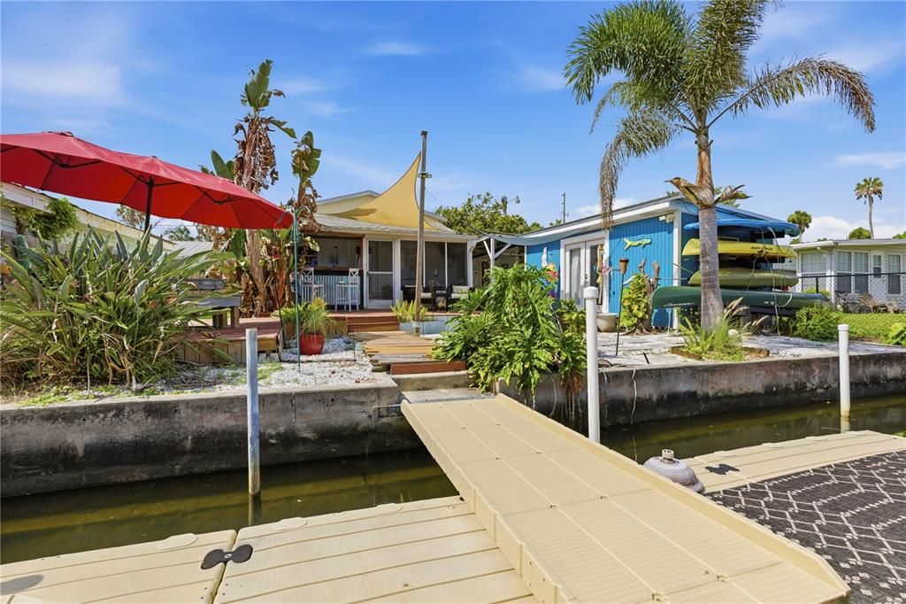For Sale: $450,000 (3 beds, 3 baths, 1300 Square Feet)
