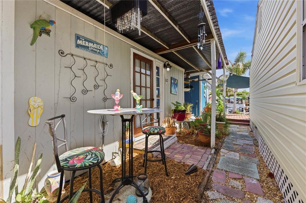 For Sale: $450,000 (3 beds, 3 baths, 1300 Square Feet)