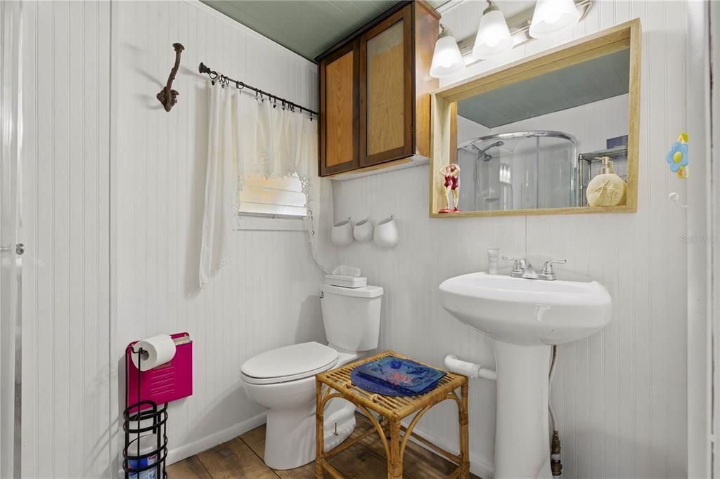 For Sale: $450,000 (3 beds, 3 baths, 1300 Square Feet)