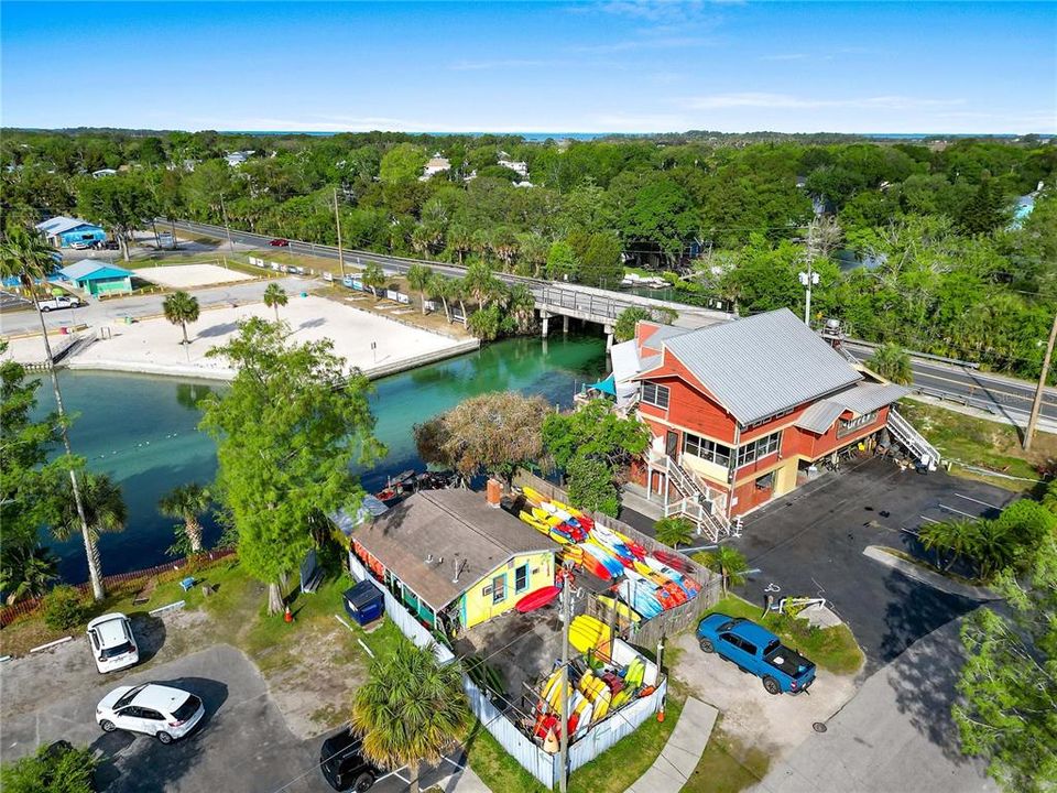 For Sale: $450,000 (3 beds, 3 baths, 1300 Square Feet)