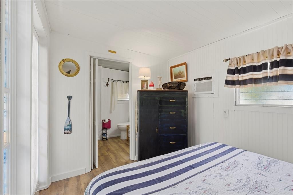 For Sale: $450,000 (3 beds, 3 baths, 1300 Square Feet)