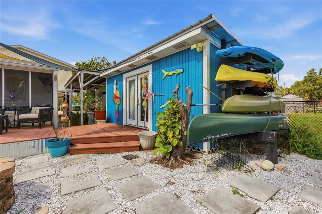 For Sale: $450,000 (3 beds, 3 baths, 1300 Square Feet)