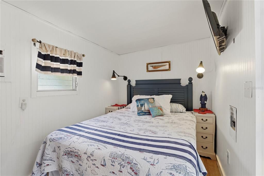 For Sale: $450,000 (3 beds, 3 baths, 1300 Square Feet)