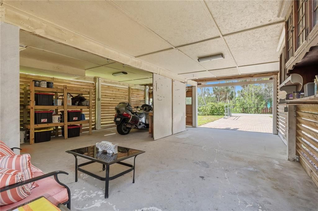 For Sale: $450,000 (3 beds, 3 baths, 1300 Square Feet)