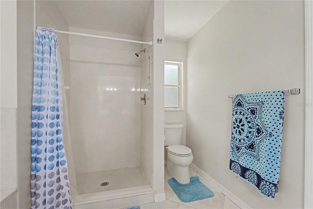 En Venta: $439,000 (3 camas, 2 baños, 1921 Pies cuadrados)