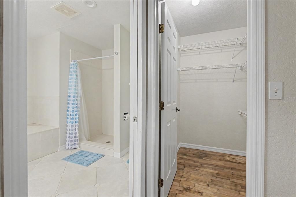 En Venta: $439,000 (3 camas, 2 baños, 1921 Pies cuadrados)