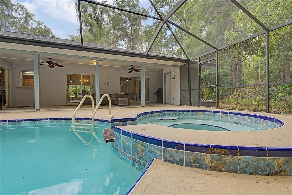 En Venta: $439,000 (3 camas, 2 baños, 1921 Pies cuadrados)