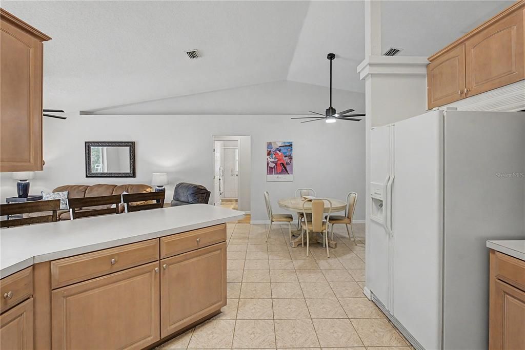 En Venta: $439,000 (3 camas, 2 baños, 1921 Pies cuadrados)