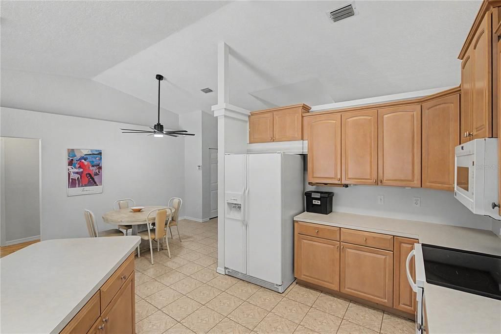 En Venta: $439,000 (3 camas, 2 baños, 1921 Pies cuadrados)