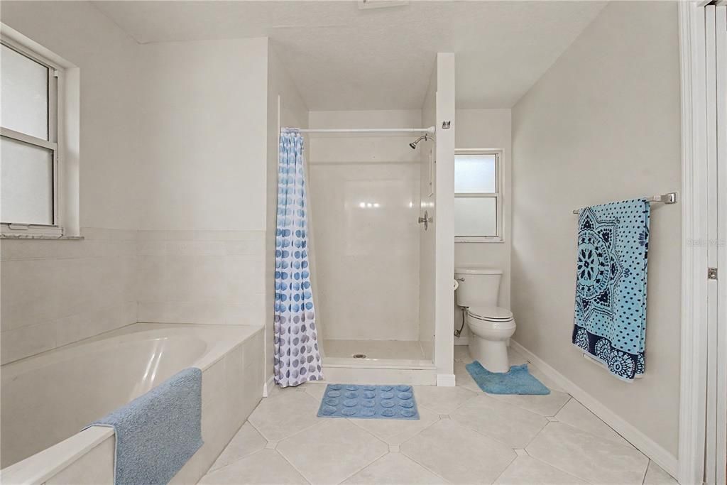 En Venta: $439,000 (3 camas, 2 baños, 1921 Pies cuadrados)