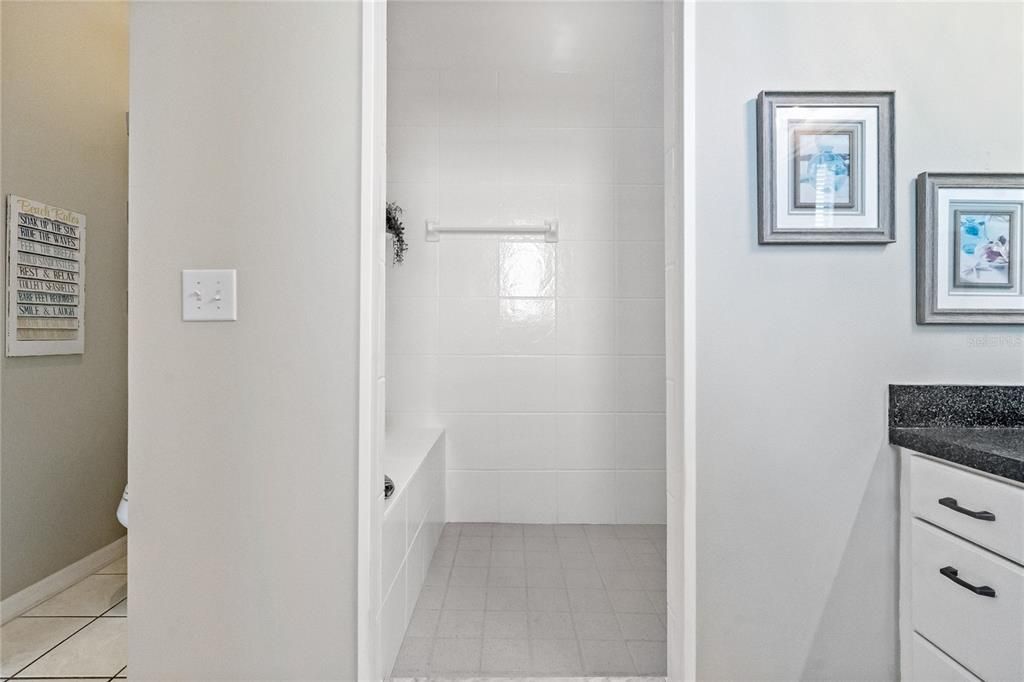 En Venta: $399,000 (3 camas, 2 baños, 1974 Pies cuadrados)