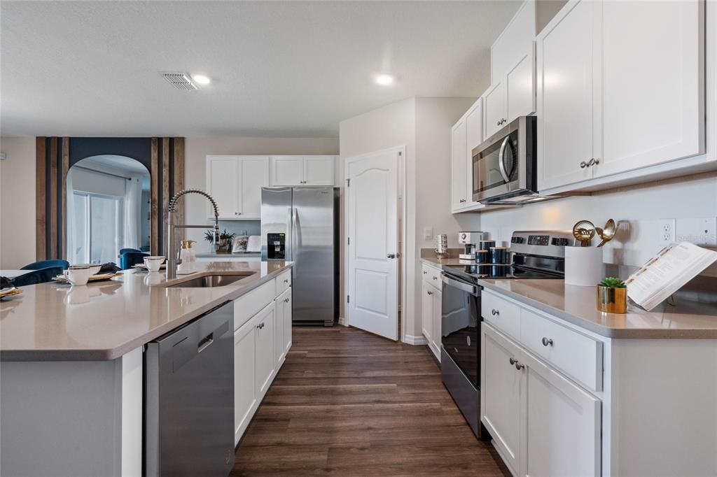 For Sale: $377,990 (4 beds, 2 baths, 1828 Square Feet)