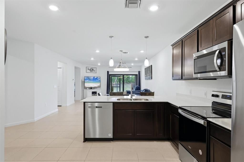 For Sale: $365,000 (2 beds, 2 baths, 1455 Square Feet)