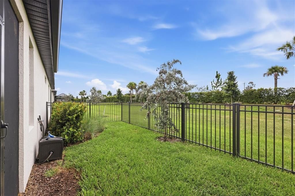 For Sale: $365,000 (2 beds, 2 baths, 1455 Square Feet)