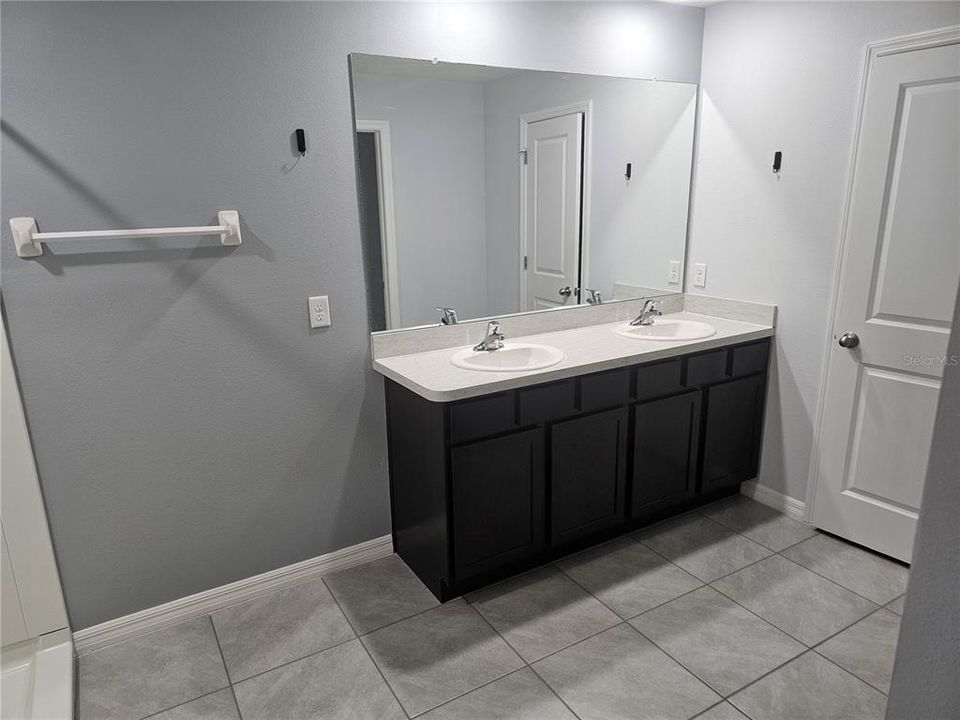 For Rent: $3,050 (4 beds, 2 baths, 2308 Square Feet)