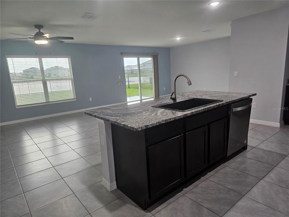For Rent: $3,050 (4 beds, 2 baths, 2308 Square Feet)
