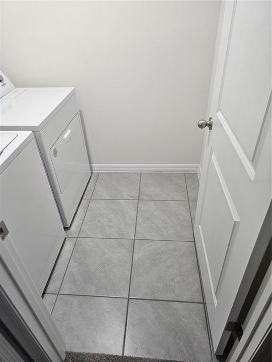 For Rent: $3,050 (4 beds, 2 baths, 2308 Square Feet)