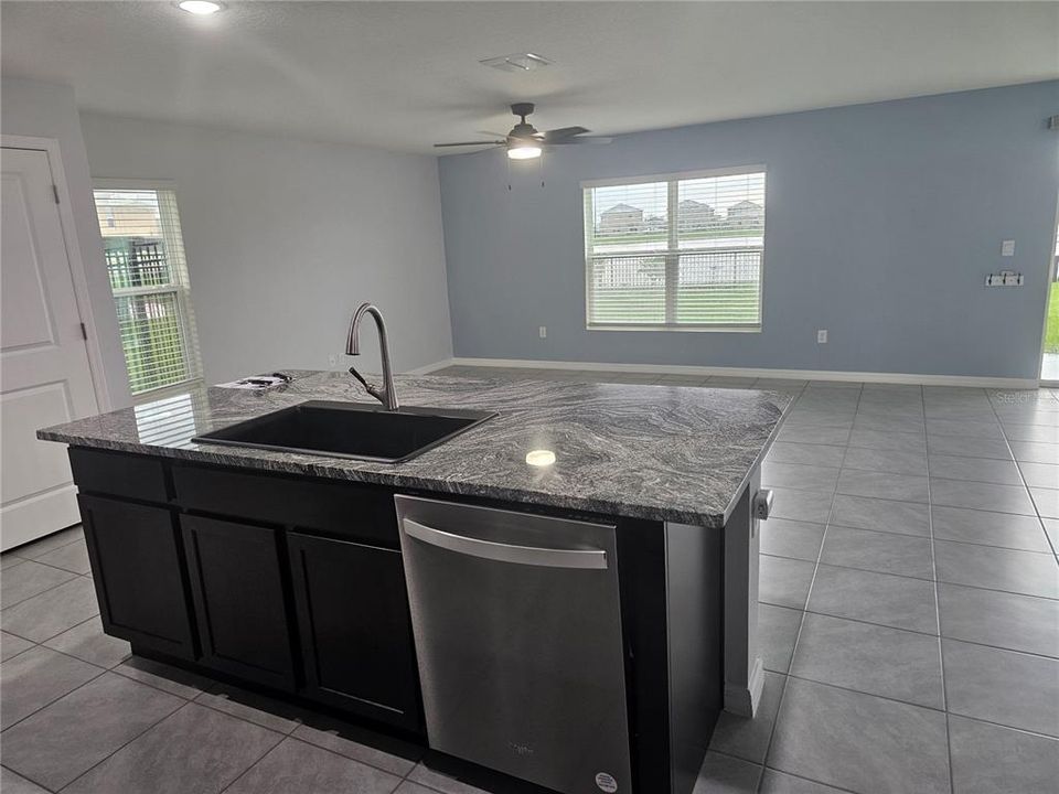 For Rent: $3,050 (4 beds, 2 baths, 2308 Square Feet)