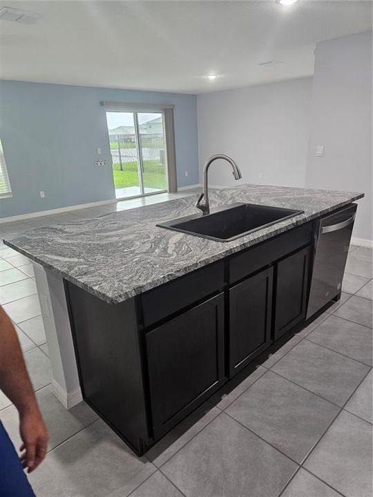 For Rent: $3,050 (4 beds, 2 baths, 2308 Square Feet)