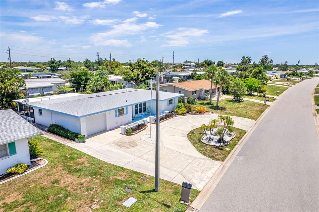 For Sale: $319,900 (2 beds, 2 baths, 1452 Square Feet)