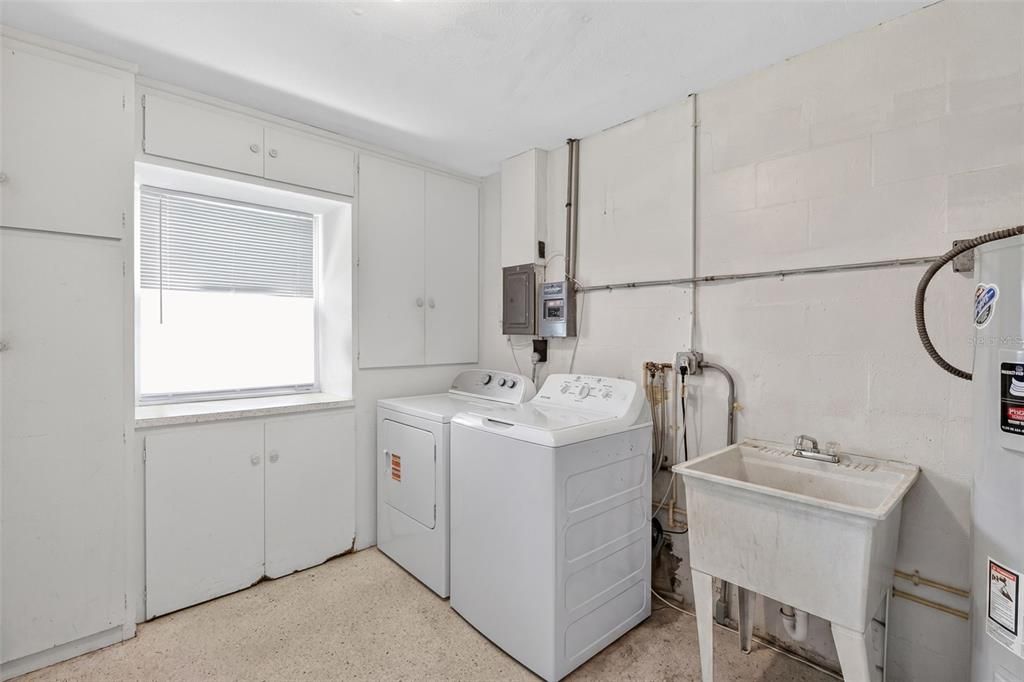 For Sale: $319,900 (2 beds, 2 baths, 1452 Square Feet)