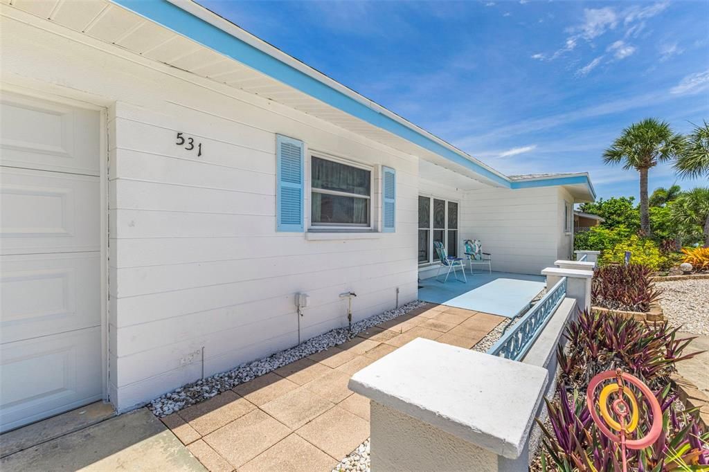 For Sale: $319,900 (2 beds, 2 baths, 1452 Square Feet)