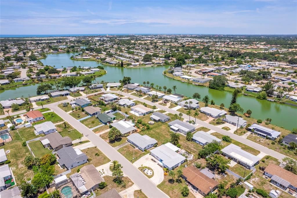 For Sale: $319,900 (2 beds, 2 baths, 1452 Square Feet)