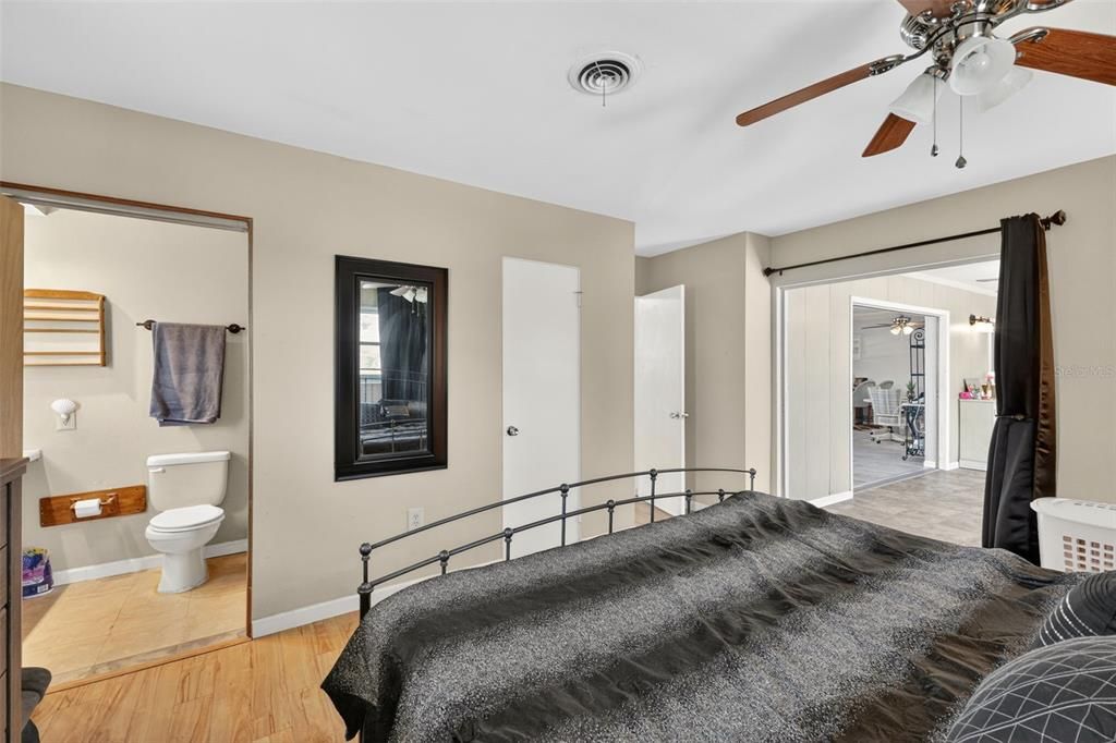 For Sale: $319,900 (2 beds, 2 baths, 1452 Square Feet)