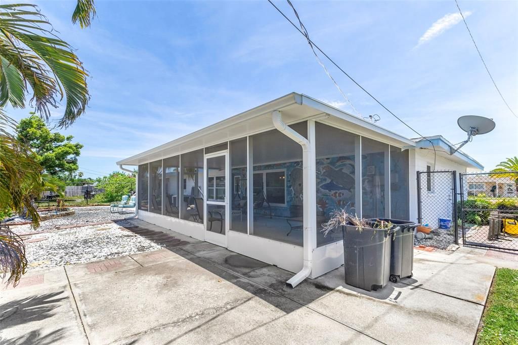 For Sale: $319,900 (2 beds, 2 baths, 1452 Square Feet)