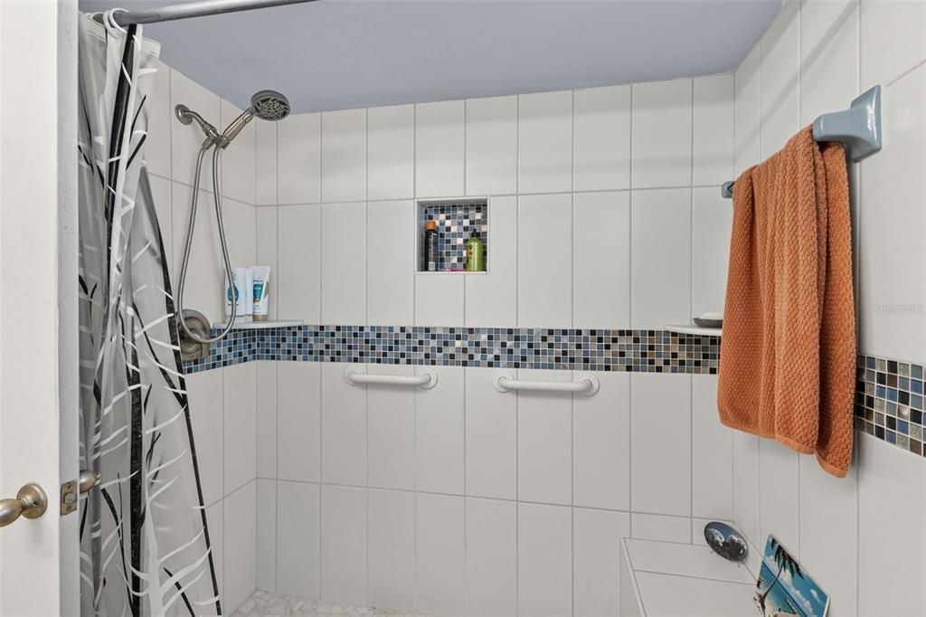 For Sale: $319,900 (2 beds, 2 baths, 1452 Square Feet)