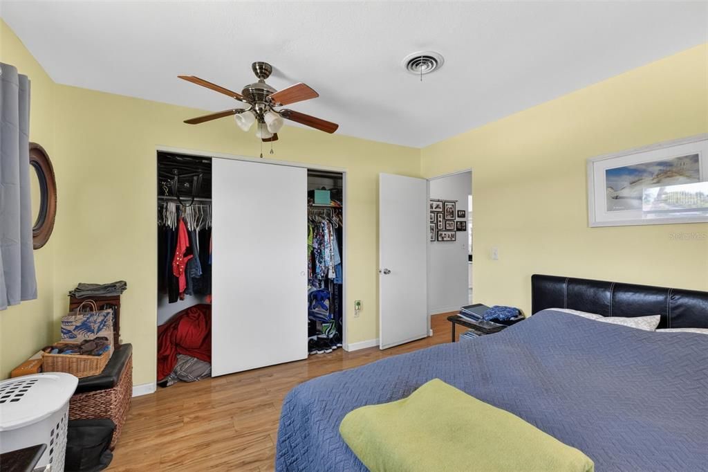 For Sale: $319,900 (2 beds, 2 baths, 1452 Square Feet)