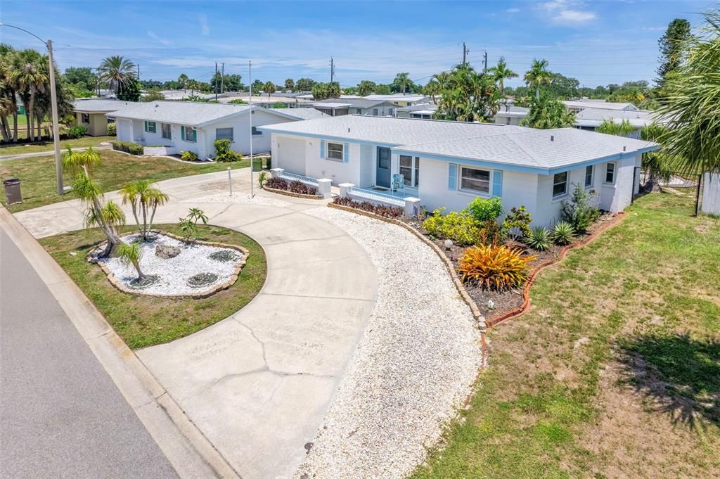 For Sale: $319,900 (2 beds, 2 baths, 1452 Square Feet)