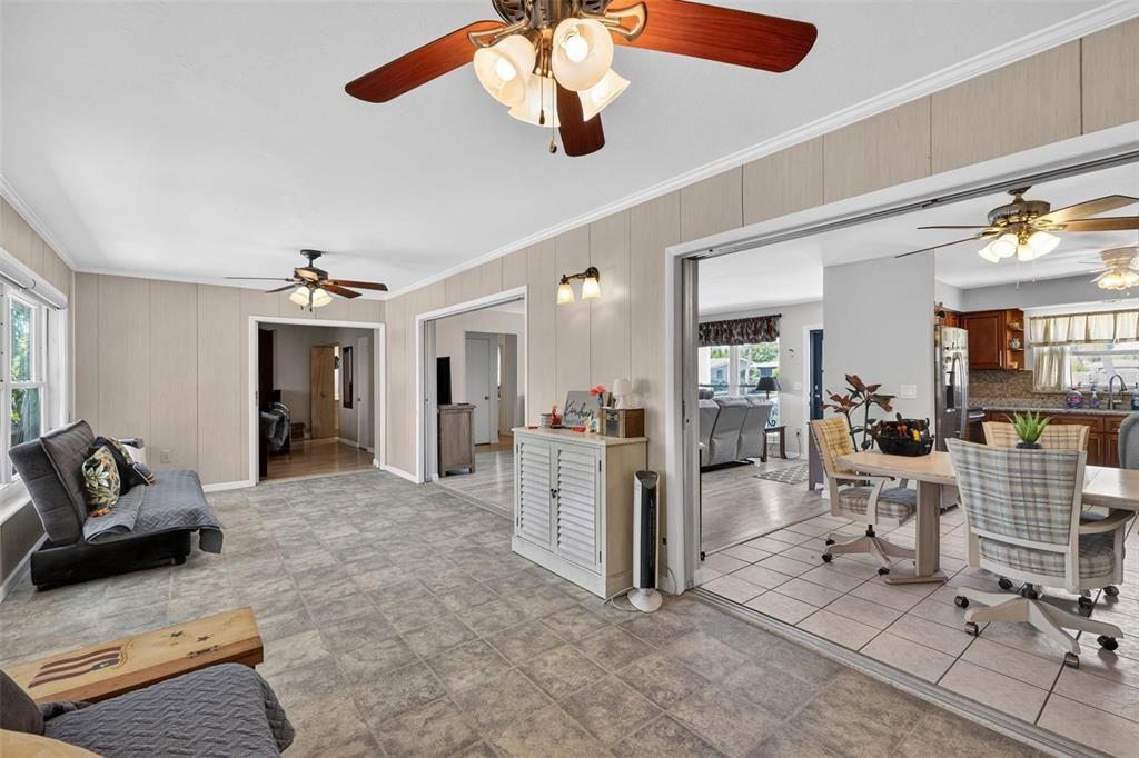 For Sale: $319,900 (2 beds, 2 baths, 1452 Square Feet)