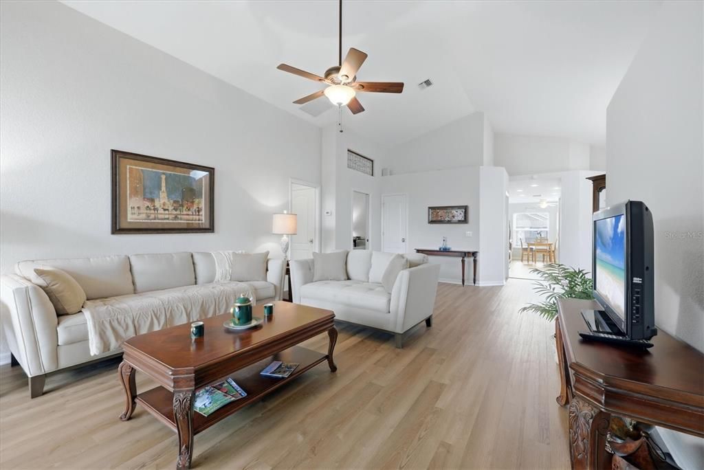 For Sale: $449,000 (2 beds, 2 baths, 2139 Square Feet)