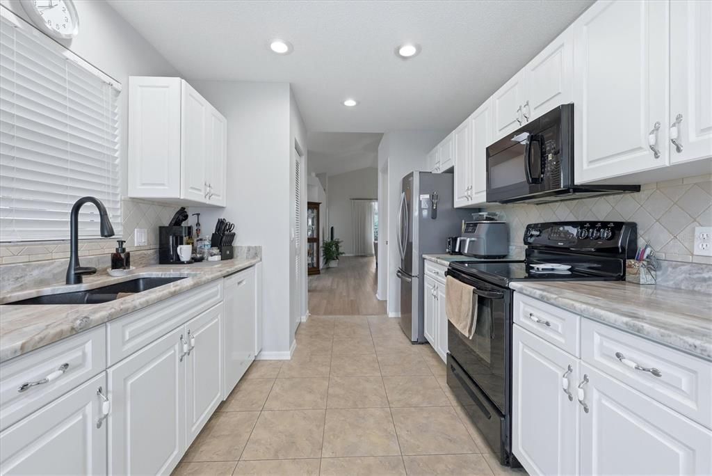 For Sale: $449,000 (2 beds, 2 baths, 2139 Square Feet)