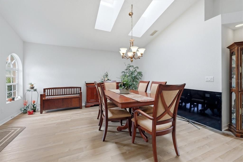 For Sale: $449,000 (2 beds, 2 baths, 2139 Square Feet)
