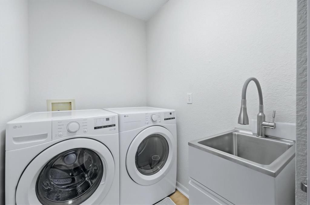 For Sale: $449,000 (2 beds, 2 baths, 2139 Square Feet)