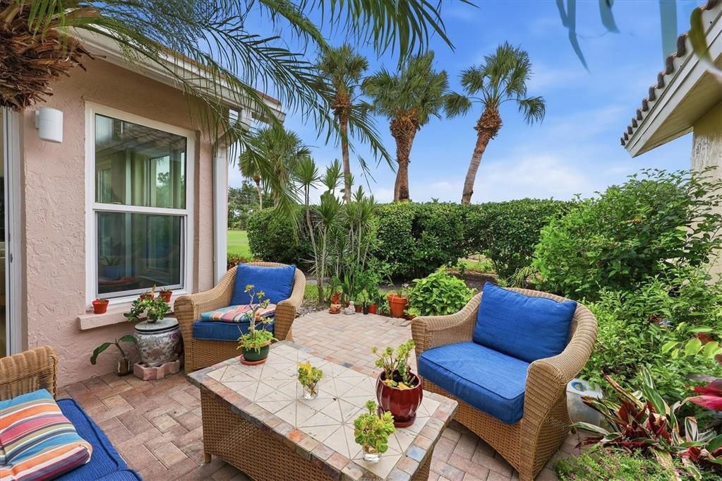 For Sale: $449,000 (2 beds, 2 baths, 2139 Square Feet)