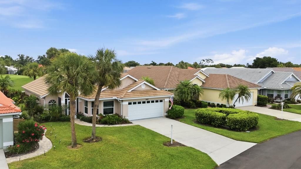 For Sale: $449,000 (2 beds, 2 baths, 2139 Square Feet)