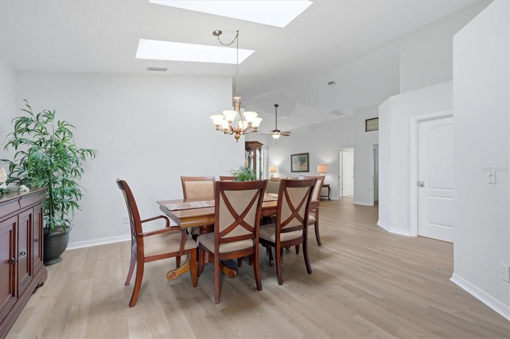 For Sale: $449,000 (2 beds, 2 baths, 2139 Square Feet)