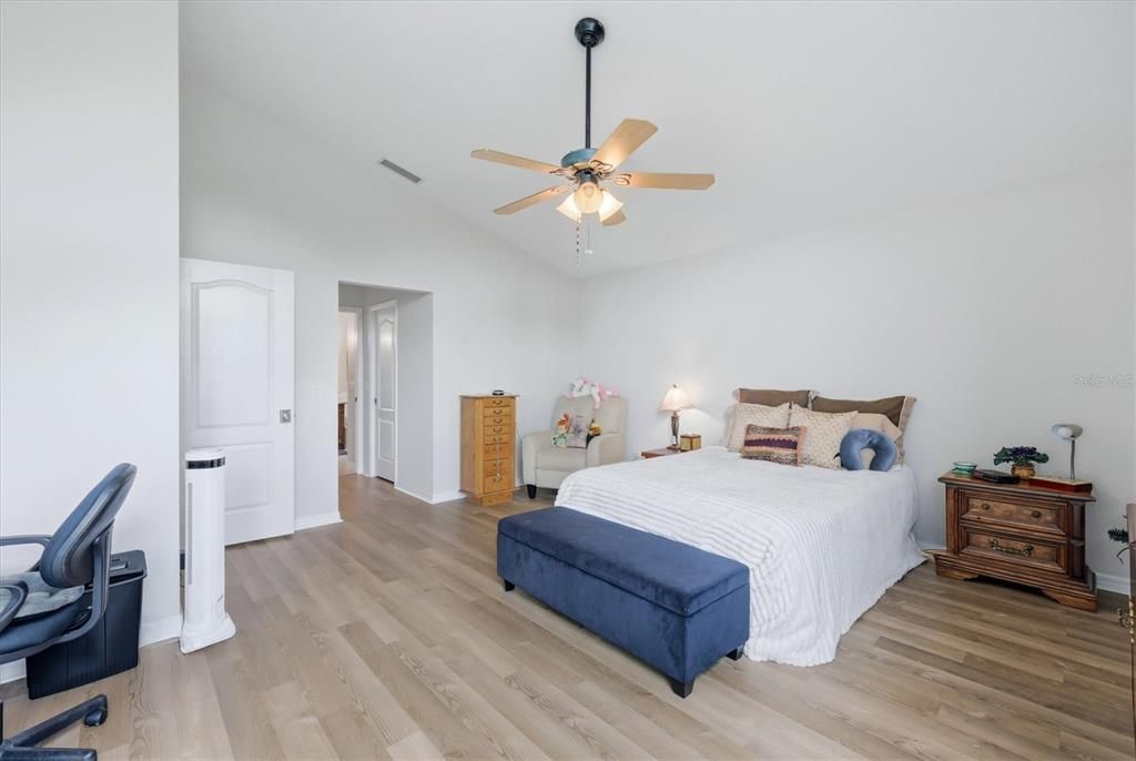 For Sale: $449,000 (2 beds, 2 baths, 2139 Square Feet)