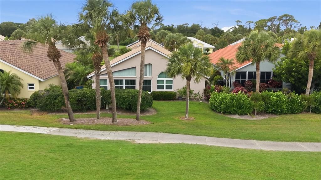 For Sale: $449,000 (2 beds, 2 baths, 2139 Square Feet)