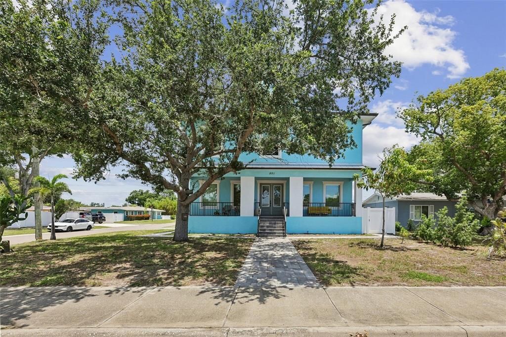 For Sale: $3,189,000 (6 beds, 4 baths, 5574 Square Feet)