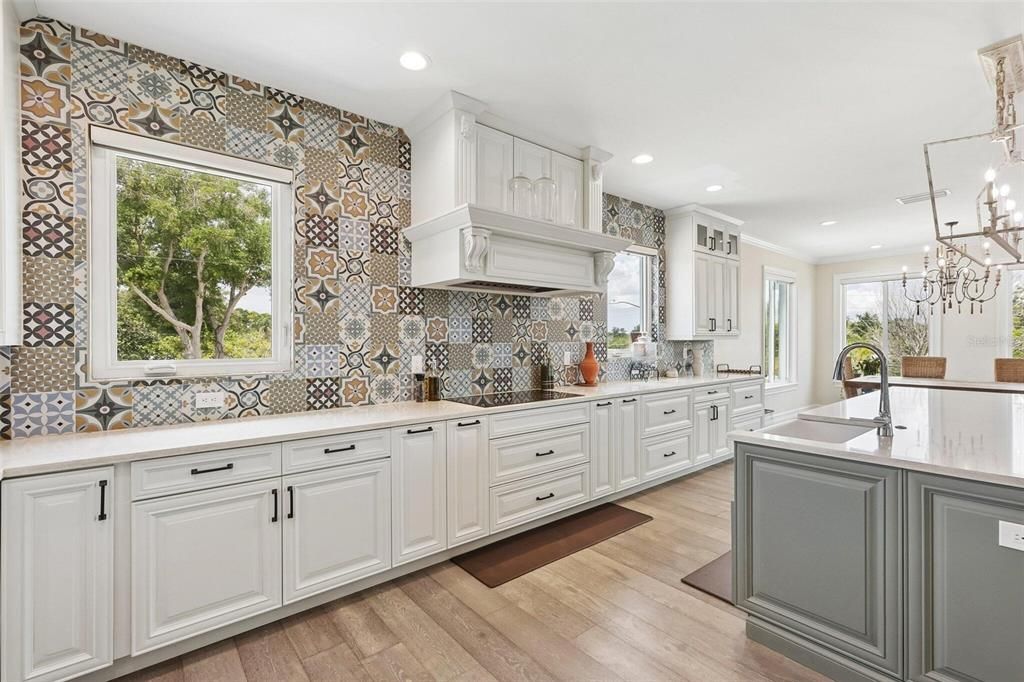 For Sale: $3,189,000 (6 beds, 4 baths, 5574 Square Feet)